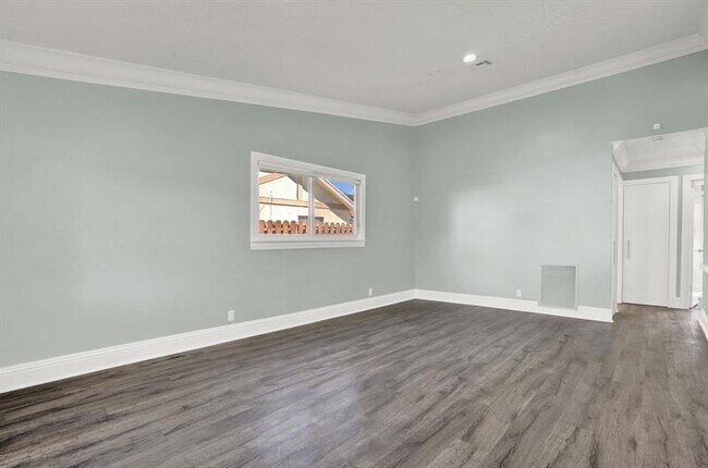 Building Photo - 10548 Boca Entrada Blvd