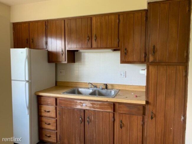 Building Photo - 240 Hillcrest Dr