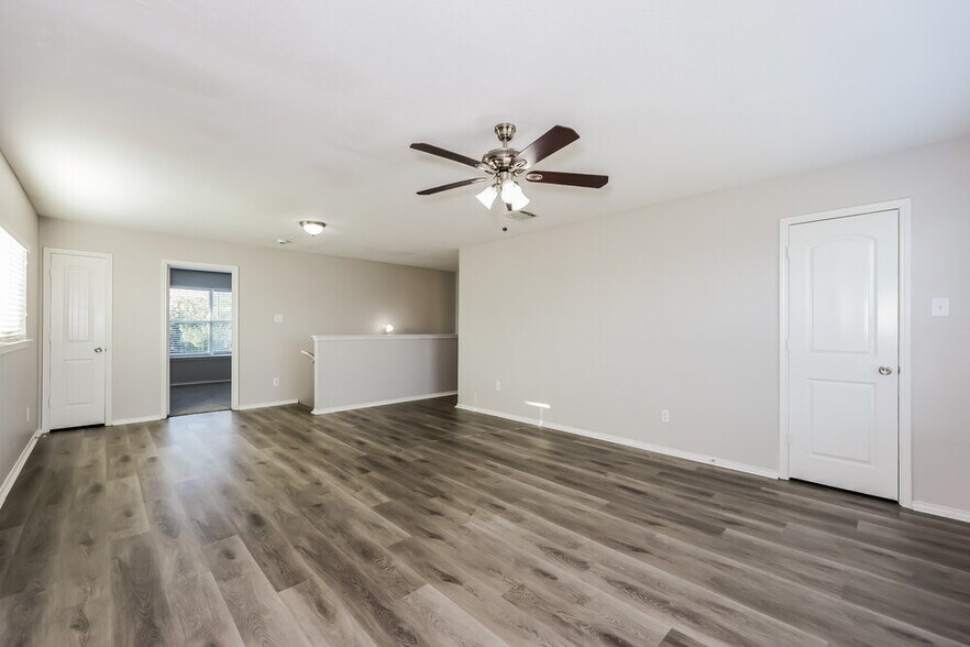 Building Photo - 3512 Cayman Dr