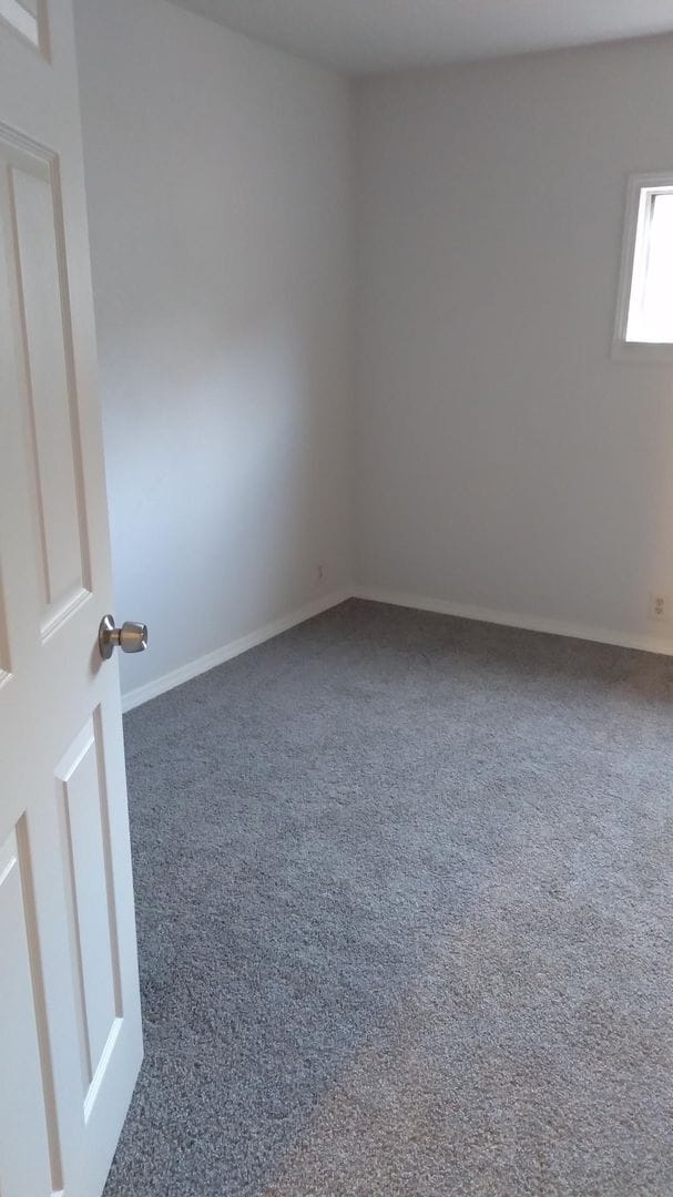 Building Photo - Quaint 1 Bedroom With Yard