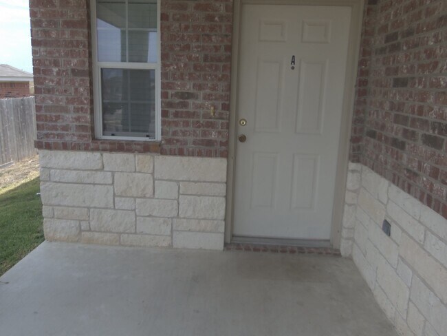 Building Photo - 2810 Windmill Ct