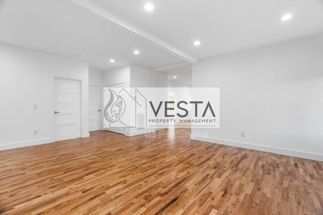 Building Photo - 510 Deaverview Rd