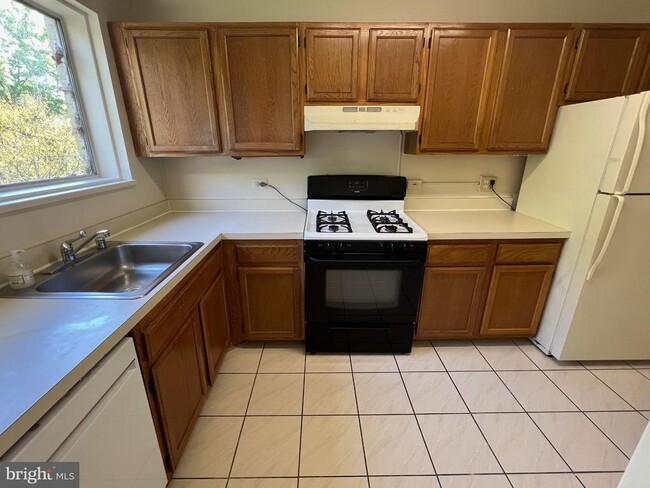 Building Photo - 10624 Kenilworth Ave