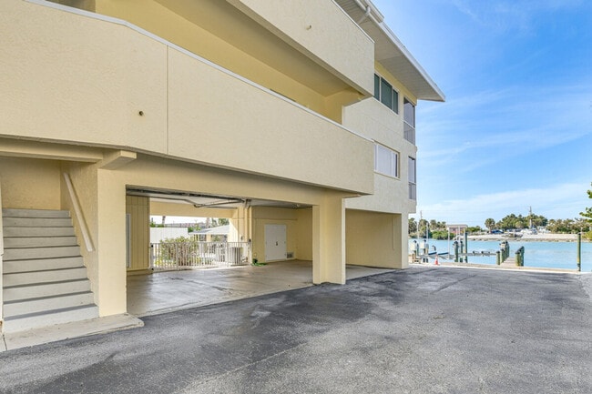 Building Photo - 109 Bayshore Rd