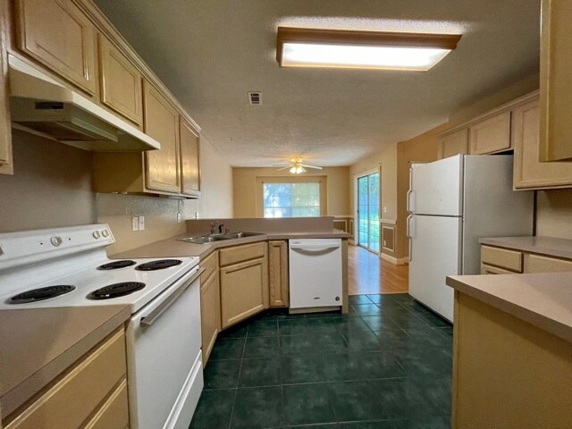 Building Photo - 1456 Timberline Dr