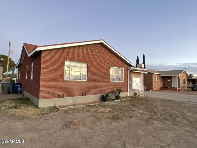 Building Photo - 316 Barcelona Dr