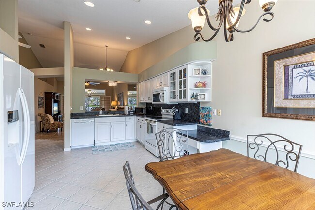 Building Photo - 5595 Greenwood Cir