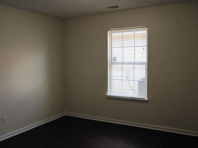Building Photo - Nice home