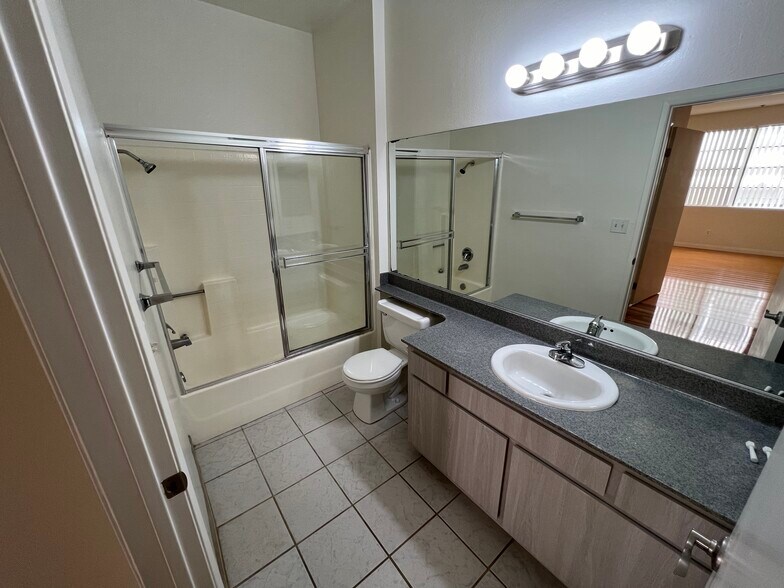 Bedroom 2's Bathroom - 1837 Midvale Ave