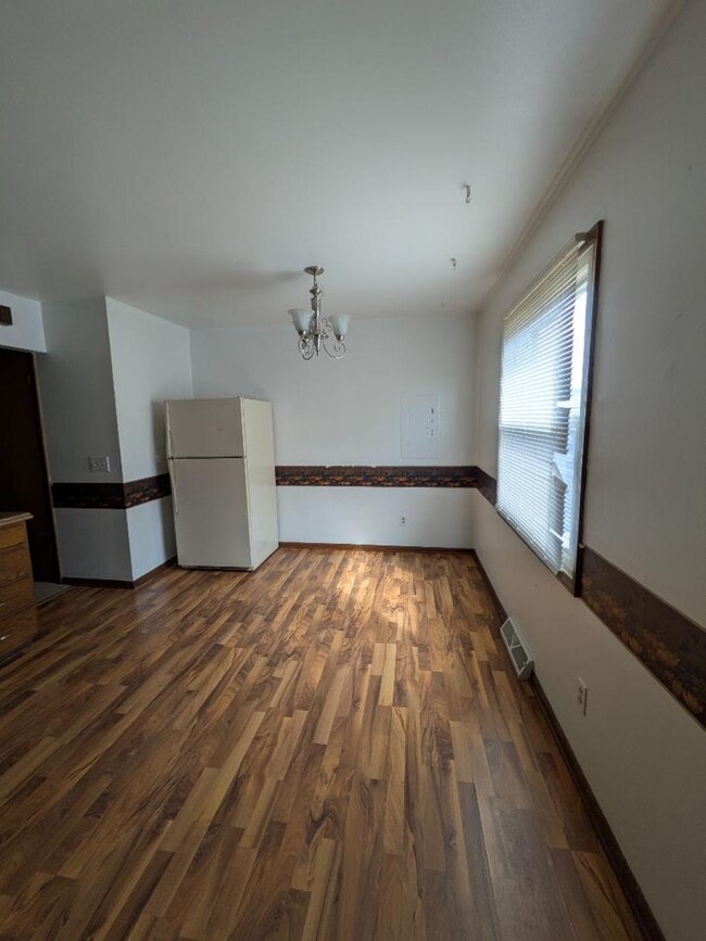 Building Photo - 5435 Glenridge Dr