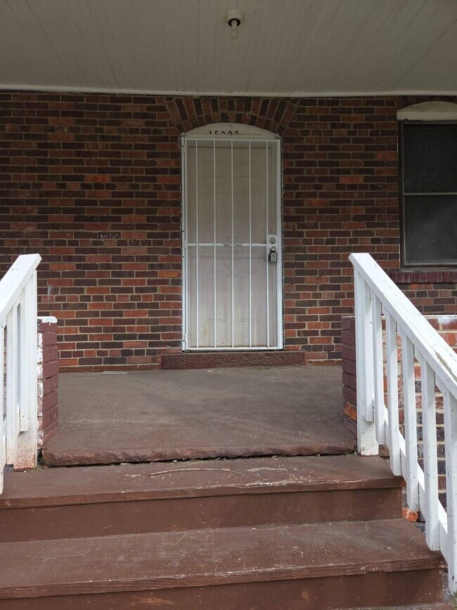 Building Photo - 15322 Yorick Ave