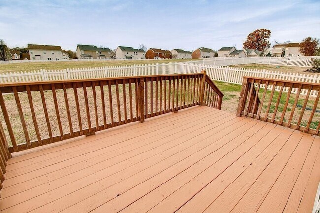 Building Photo - 183 Vintage Cir