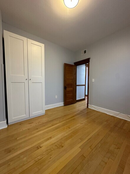 Building Photo - 1949 W Grace St