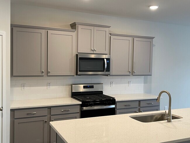 Building Photo - 3031 Ranger Dr