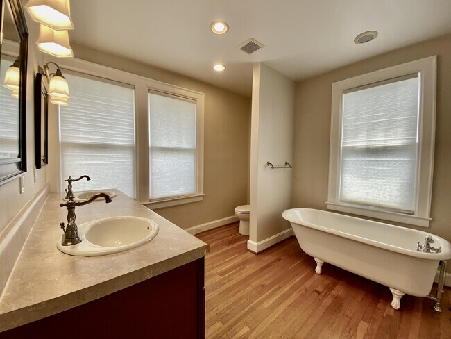 Building Photo - 1105 Virginia Ave