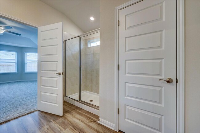 Building Photo - 201 Fairmeadow Downs Dr