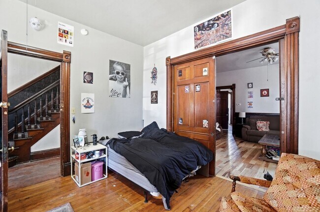 Building Photo - 7 bed/2 bath on Rohs St., Mins. from UC for Only $600/pp ($4,200/mo)! $250 SIGN ON BONUS FOR LTO!!!