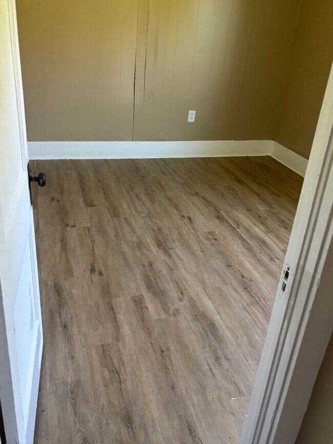 Building Photo - SECTION 8 and EDEN Accepted!! Newly Renova...