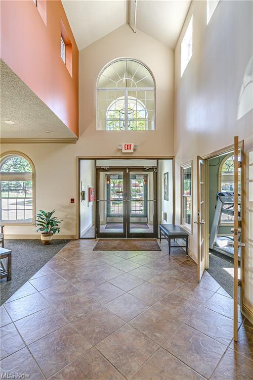Building Photo - 240 Fox Hollow Dr