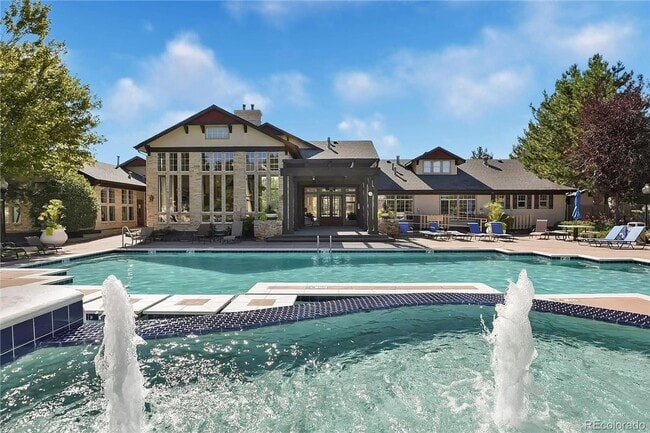 Building Photo - Charming 1 bed/1 bath Condo with Garage- Gated Community with Pool and Fitness Center