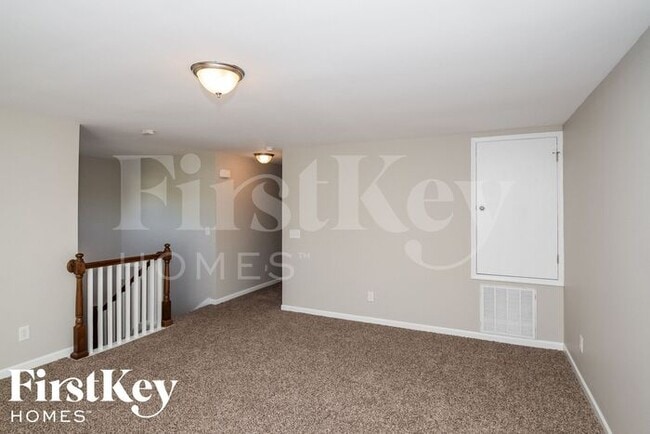 Building Photo - 6659 Woodford Ln