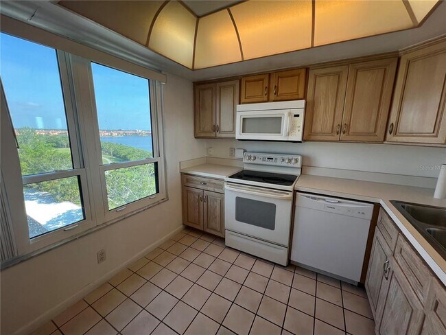 Building Photo - 2616 Cove Cay Dr
