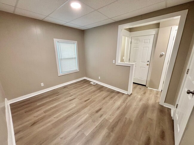 Building Photo - 1378-1382 Dewey Ave &amp; 304-310 Clay Ave