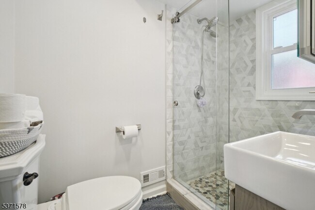 Building Photo - 5 Trombley Dr