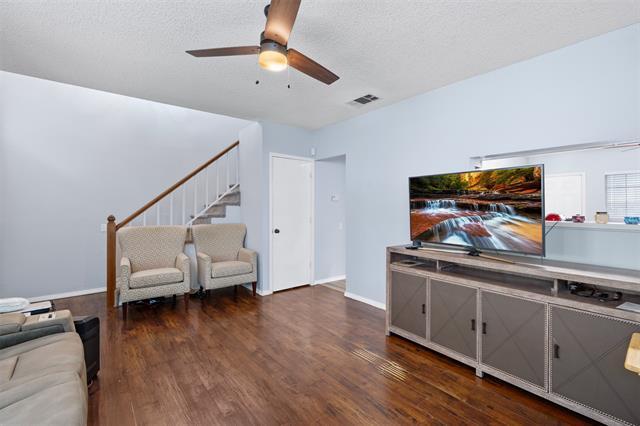 Building Photo - 1520 Beach Ln
