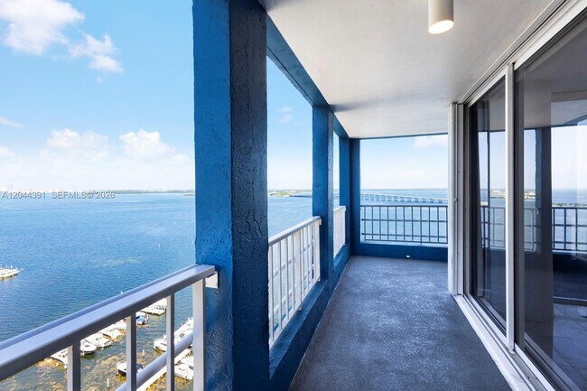 Building Photo - 1627 Brickell Ave