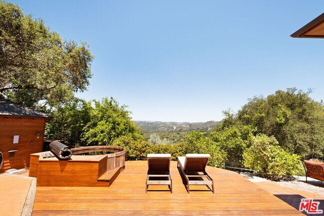 Building Photo - 21071 Waveview Dr