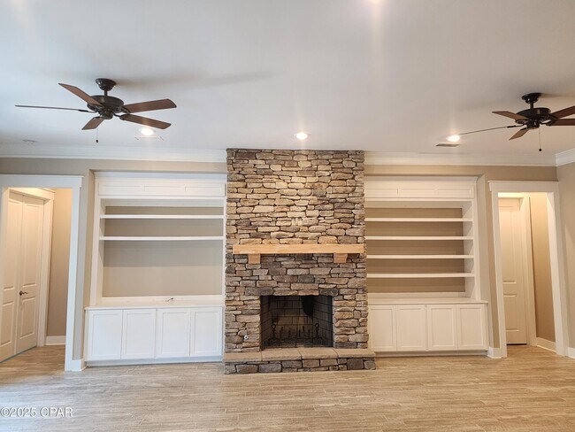 Building Photo - 3816 Mariner Dr