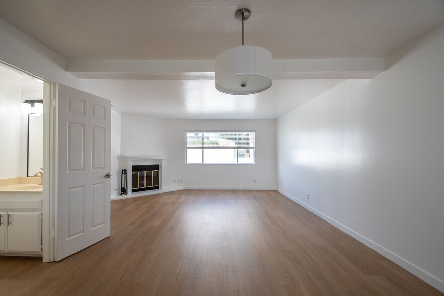 Building Photo - 5340 Whitsett Ave