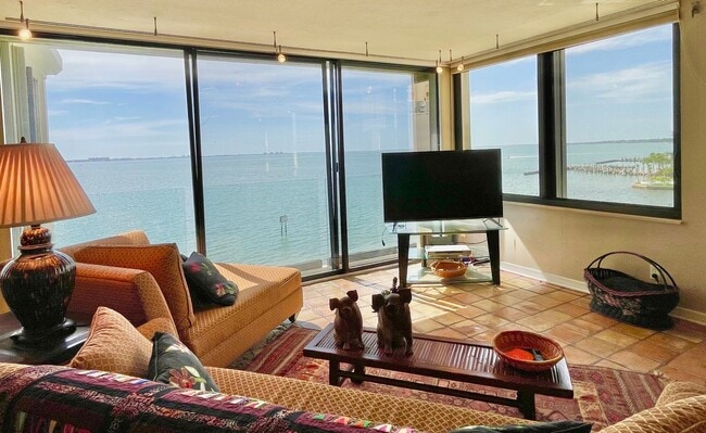 Building Photo - Sarasota Bay Penthouse