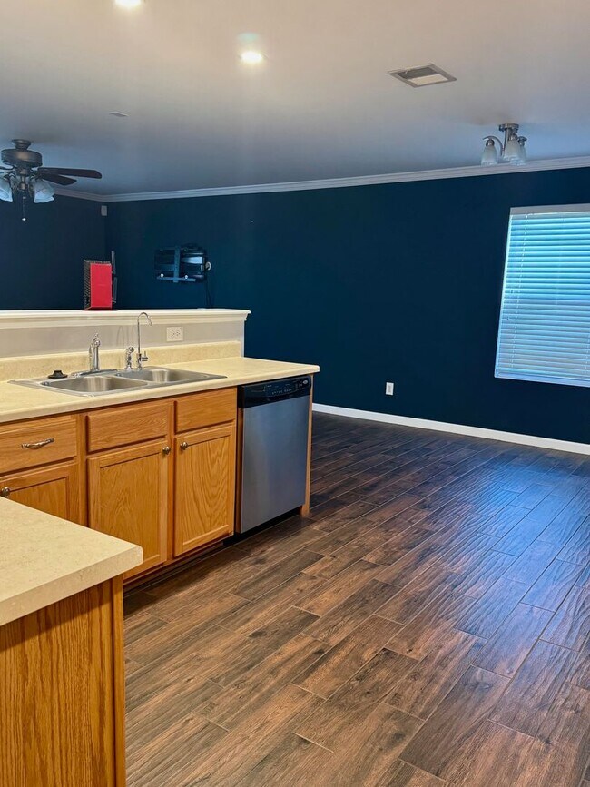 Building Photo - 232 Weeping Willow