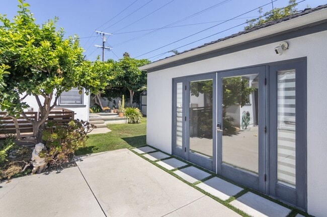 Building Photo - 2812 Stoner Ave