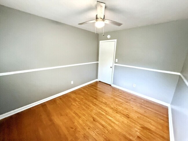 Building Photo - 5830 Walnut Grove Rd