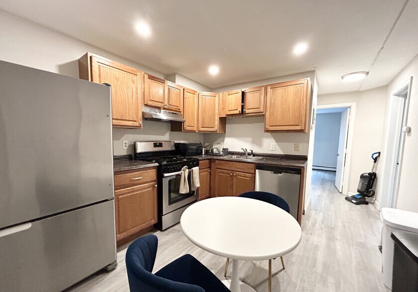 Building Photo - 90 Hammond St