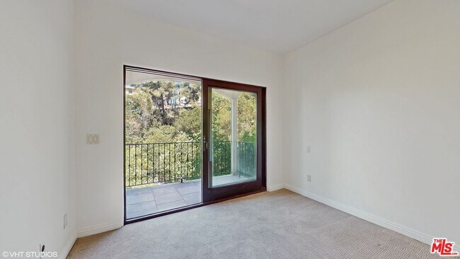 Building Photo - 3311 Deronda Dr