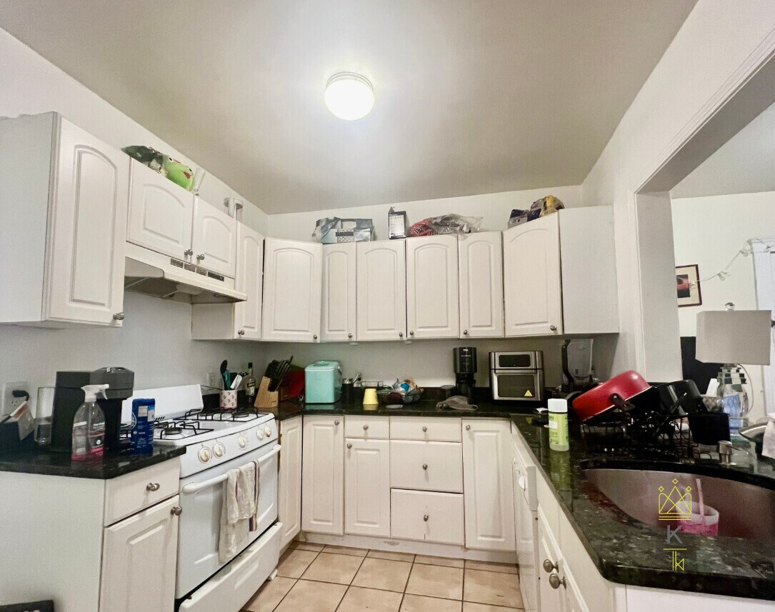 Building Photo - 62 Egmont St