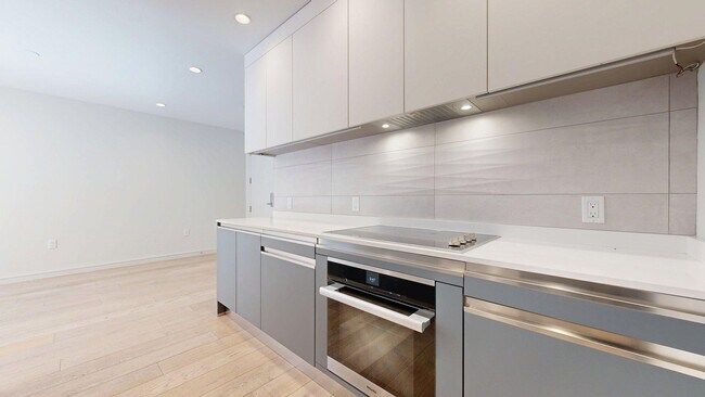 Building Photo - 606 Capp St