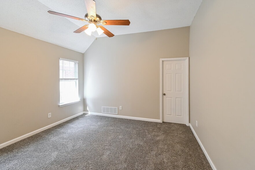 Building Photo - 9043 William Paul Dr