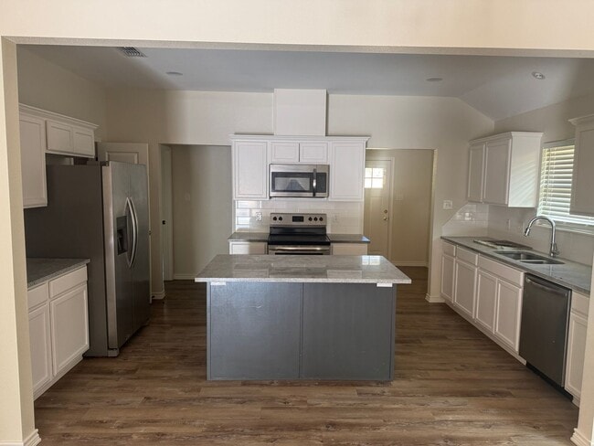 Building Photo - 3 bedroom, 2 bath