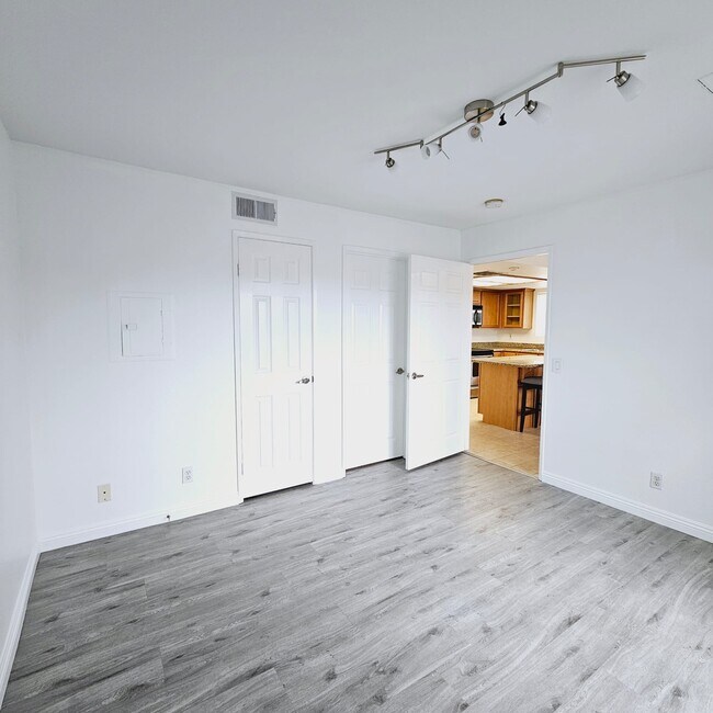 Bedroom - 3448 Hathaway Ave