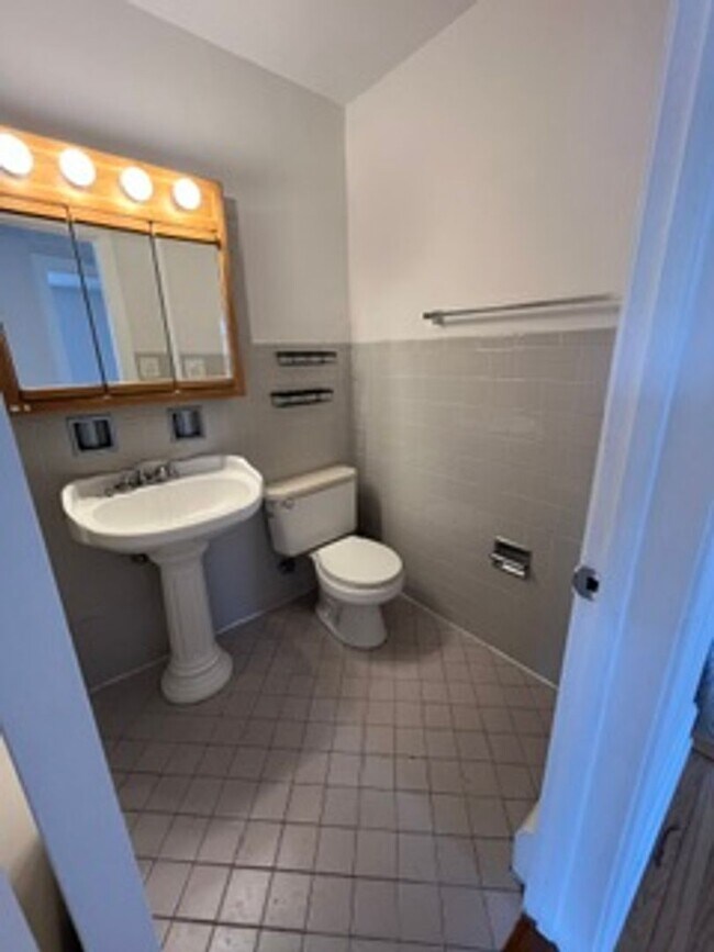 Building Photo - Salem Village Apartments LLC