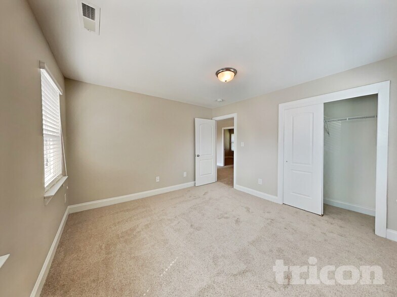 Building Photo - 2203 Wise Owl Dr