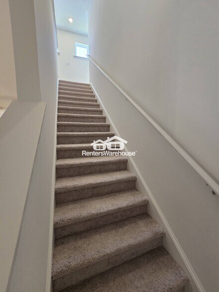 Building Photo - 1585 Salem Dr