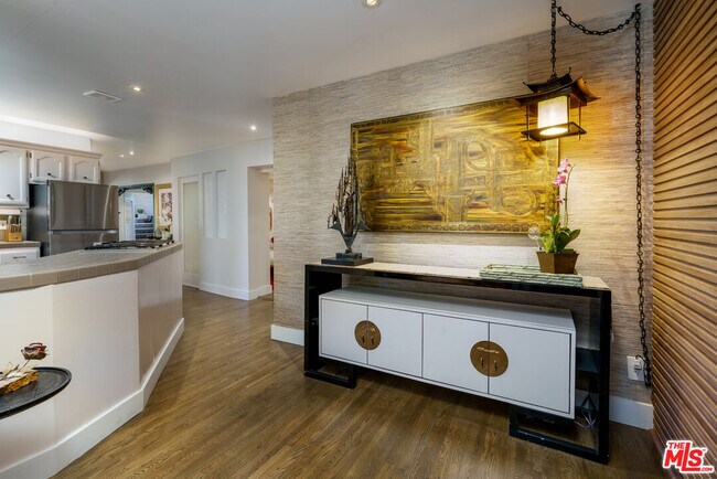 Building Photo - 2066 Glencoe Way