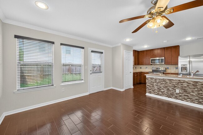 Building Photo - 6115 Shadow Isle Ln