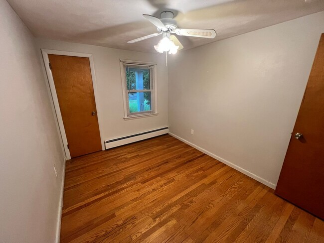 Building Photo - Single Family Home for Rent in Longmeadow!